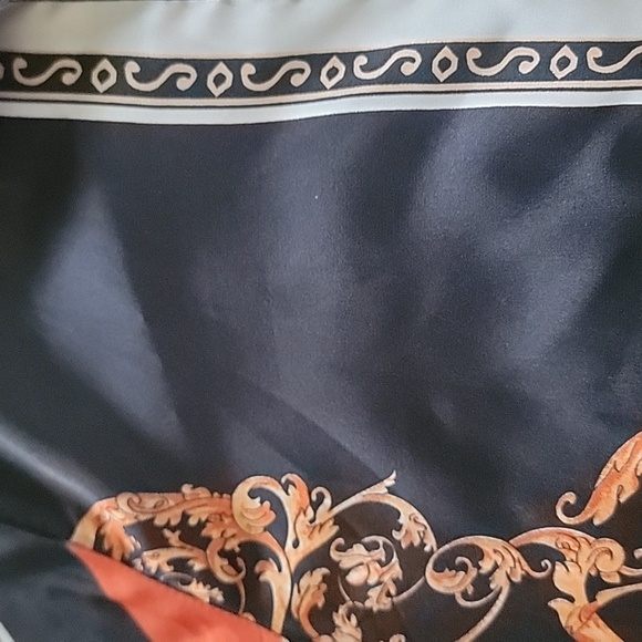 Too small - Picture 2 of 3